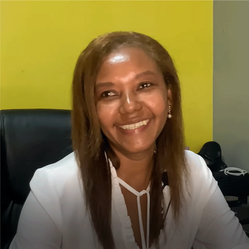 Leticia emprende con maquinas de corte y grabado laser CNC